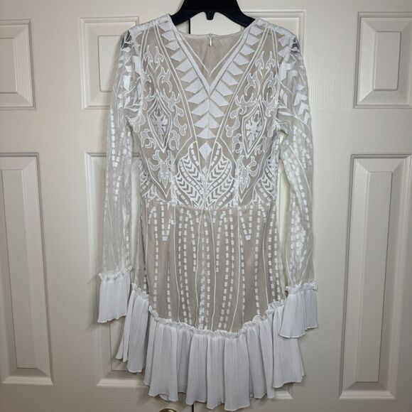 Saints + Secrets MADE IN HEAVEN Long Sleeve White Lace Mini Dress Women’s Medium - Picture 4 of 6